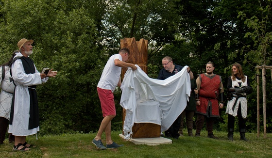Unveiling the symbol of the royal throne