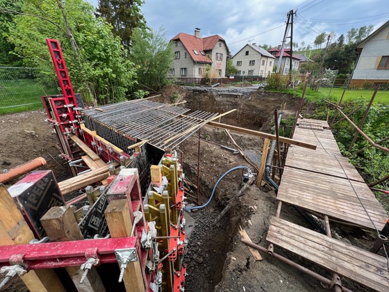 RECONSTRUCTION of the bridge at Zahradník's
